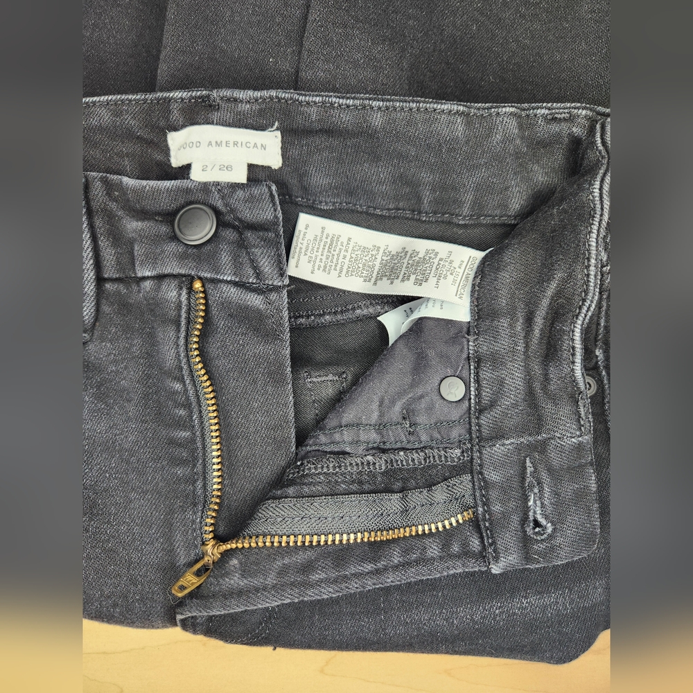 Good American Good Legs Crop Raw Step Hem Jean Size 26 - Picture 4 of 8